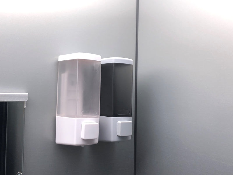 浮かせて楽々♪ ワッツオンラインのマグネット付き詰め替えボトル