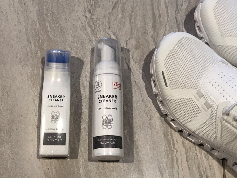 スニーカーの汚れは“拭き取り”が簡単きれい! 100均の「スニーカー洗浄」