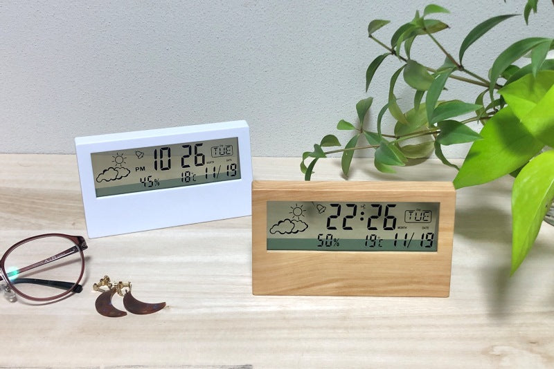 気温も湿度も日付も表示♪ 770円の「クリアデジタル置き時計」