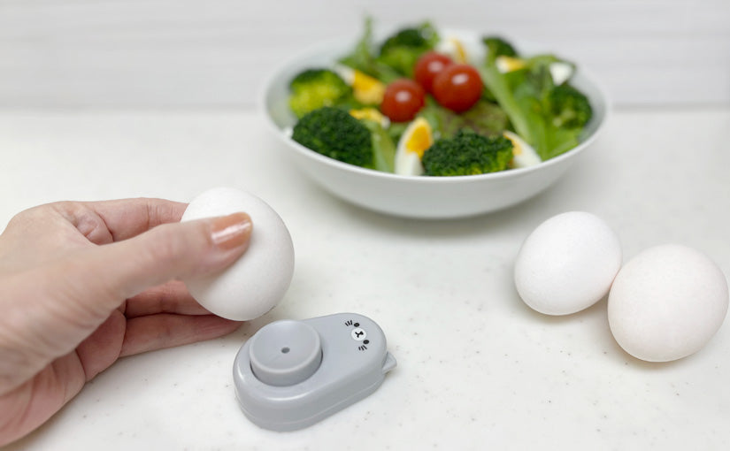 ゆで卵のカラがツルっとむける100均神アイテム! 使わない場合と比較