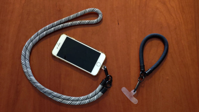 肩がラク! ワッツオンラインの「太紐Sストラップ」でスマホを快適に