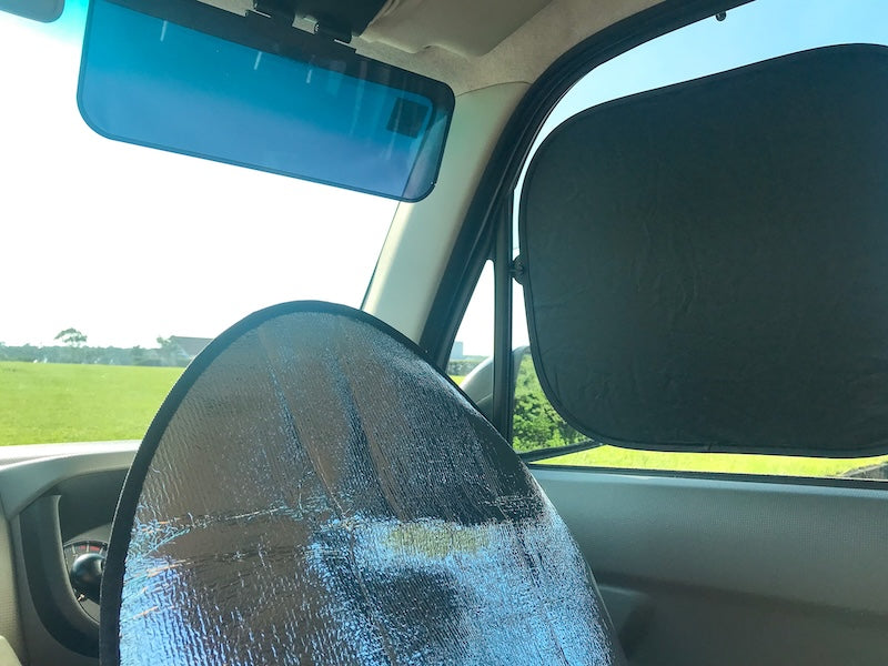 日差しから目と車を守る! 一味違う100均ワッツ「サンシェード」