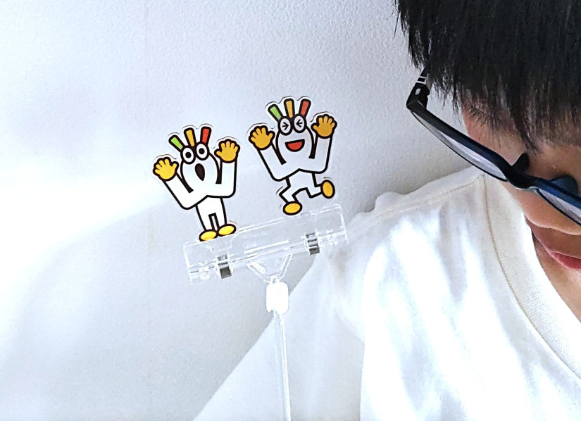 100均「アクスタ撮影グッズ」なら手が写り込まない! 固定しやすい!