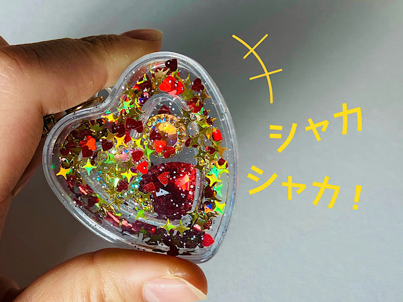 ハートがシャカシャカ可愛い♡ 100均で作るバレンタインキーホルダー