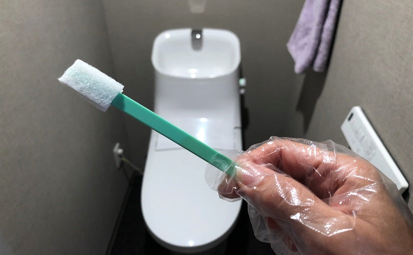 トイレの大掃除に100均「すみっこの汚れ落とし」が大活躍!