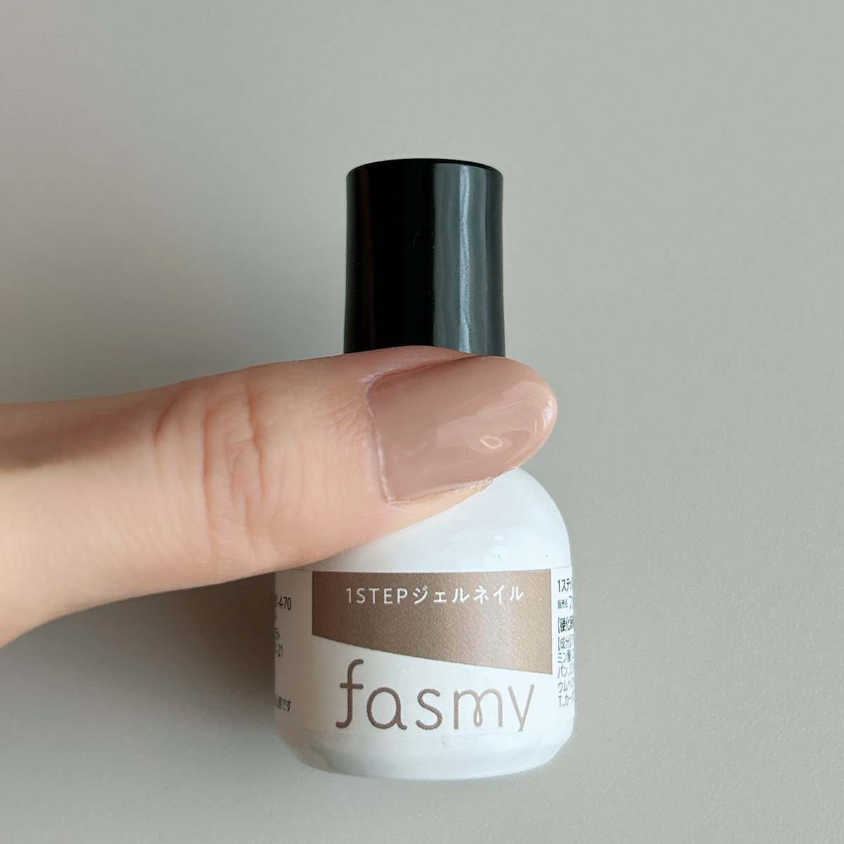 ジェル ネイルカラー ワンステップ完成 PB. fasmy ジェルネイル 05 ベージュ 054597