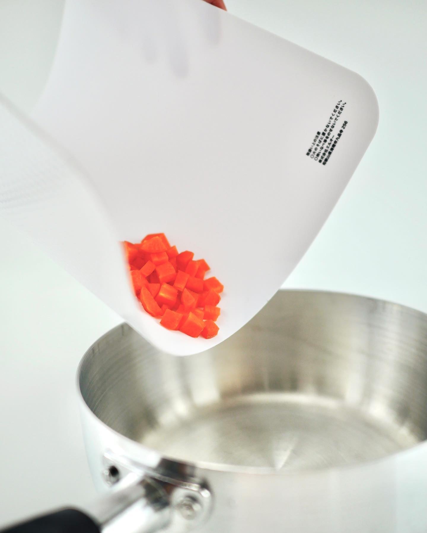 【在庫限り】まないたシート すべりにくいまな板シート 300×210×1mm 333938