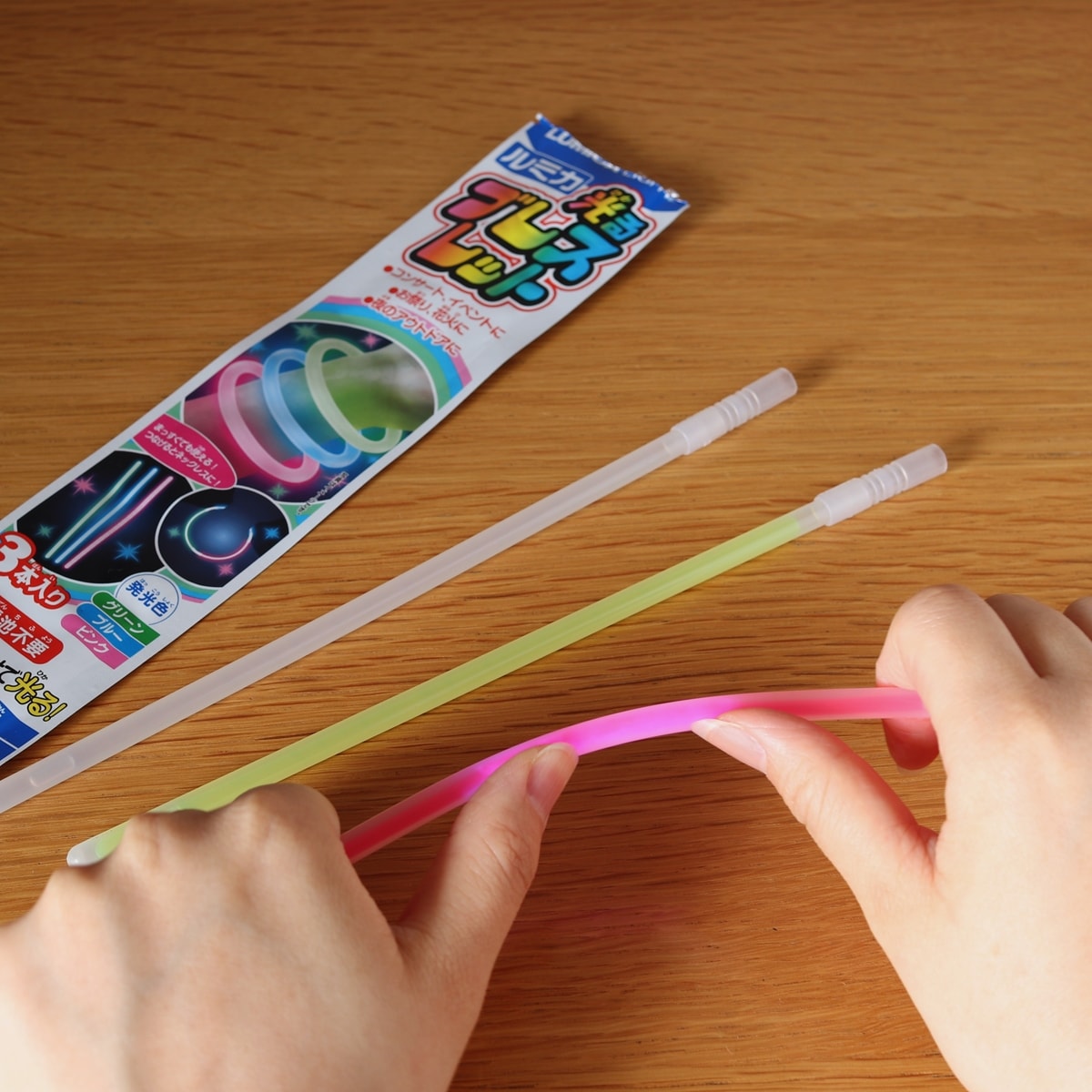 光るブレスレット3本入 (グリーン・ブルー・ピンク) 338545