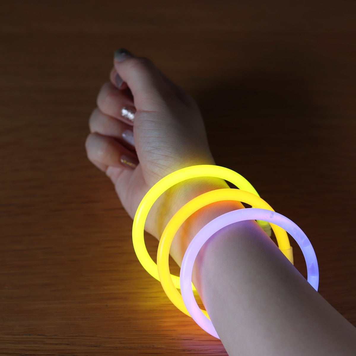 光るブレスレット3本入 (オレンジ・イエロー・パープル) 338546