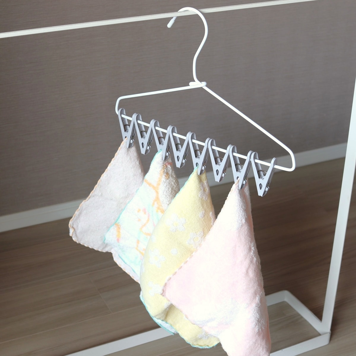 洗濯物が一度に外せるピンチハンガー 8ピンチ付 355609