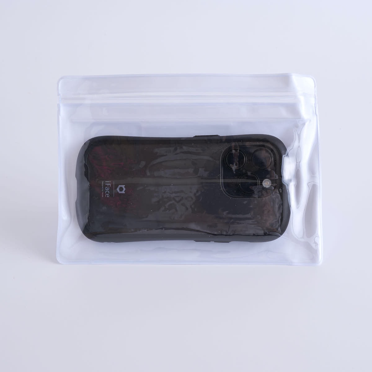 縦置き横置きスタンド付スマホ用防水ソフトケース 355929