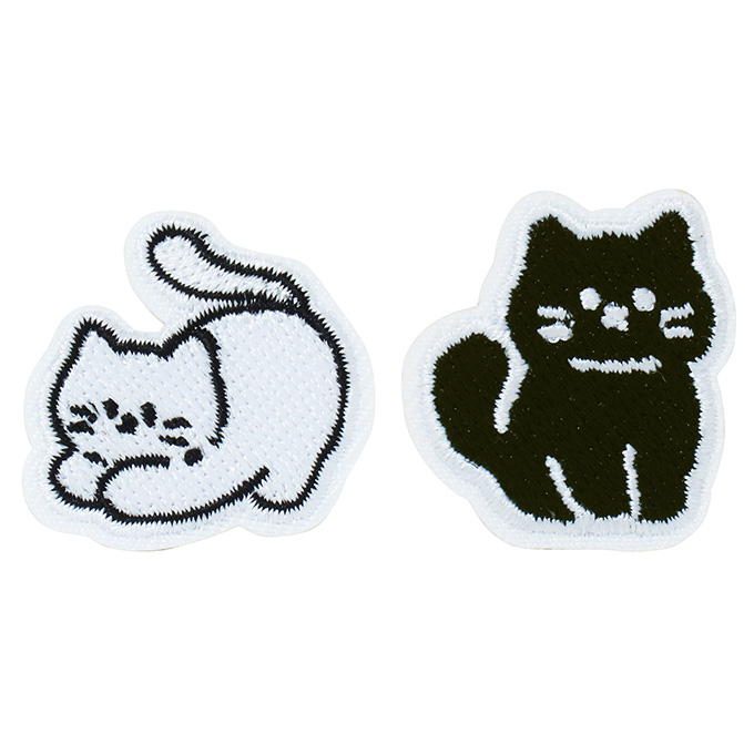 刺繍ピンバッジ しろねこ・くろねこ柄 375173