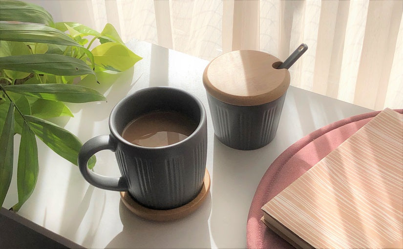 ワッツオンラインの蓋つきマグカップで冬のほっこりカフェタイム