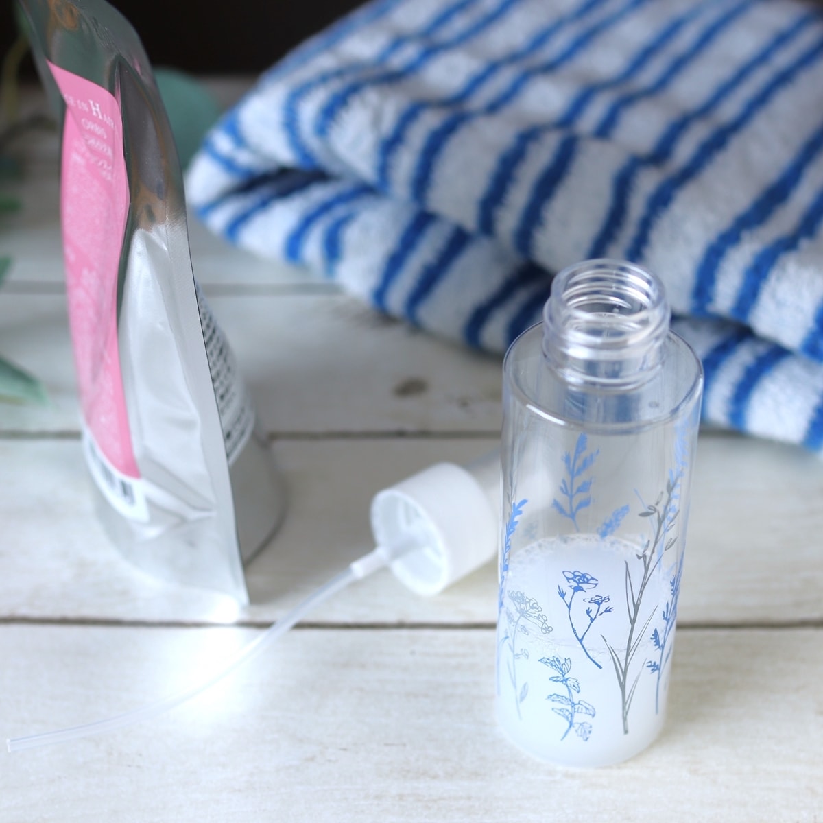 トラベルボトル 詰め替え容器ミストボトル ボタニカル柄 100ml　005341