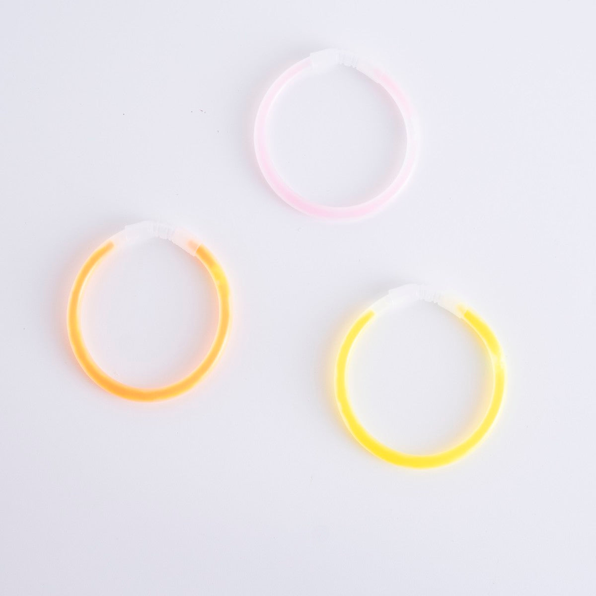 光るブレスレット3本入 （オレンジ・イエロー・パープル)　338546